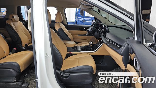 Kia Canival 2021 — photo 17