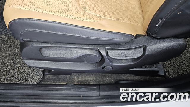 Kia Canival 2021 — photo 35