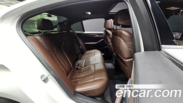 BMW 5-Series 2020 — photo 11