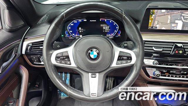 BMW 5-Series 2020 — photo 13