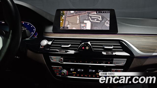 BMW 5-Series 2020 — photo 15
