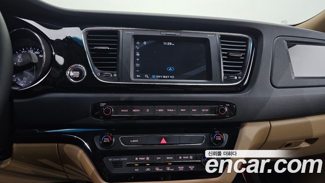 Kia Canival 2019 — photo 17