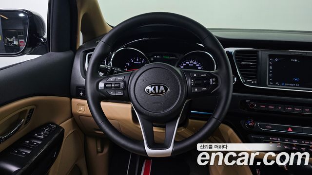 Kia Canival 2019 — photo 18