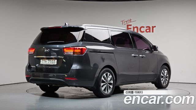Kia Canival 2015 — photo 2