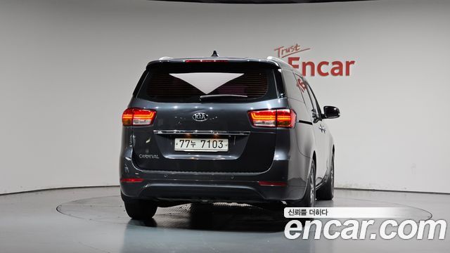 Kia Canival 2015 — photo 4