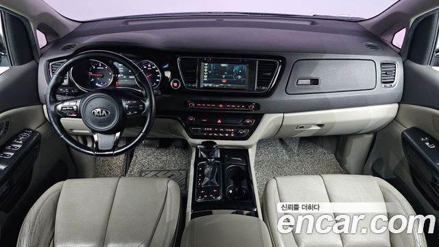 Kia Canival 2015 — photo 10