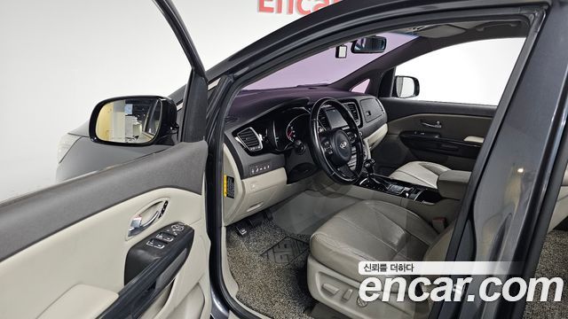 Kia Canival 2015 — photo 13