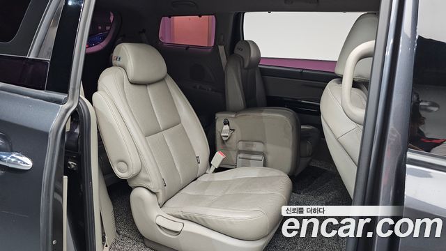 Kia Canival 2015 — photo 18