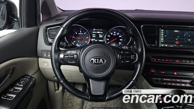 Kia Canival 2015 — photo 19