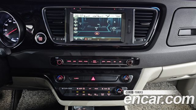 Kia Canival 2015 — photo 20