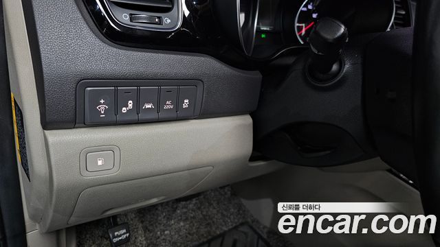 Kia Canival 2015 — photo 24