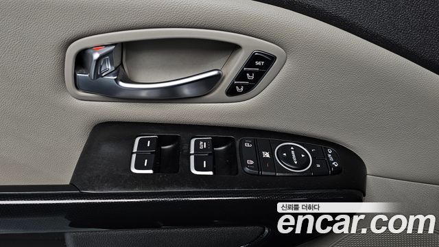 Kia Canival 2015 — photo 25