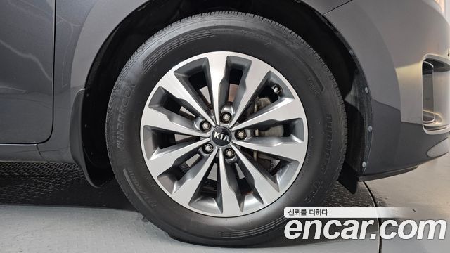 Kia Canival 2015 — photo 7