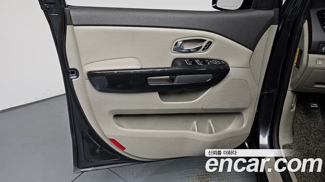 Kia Canival 2015 — photo 14