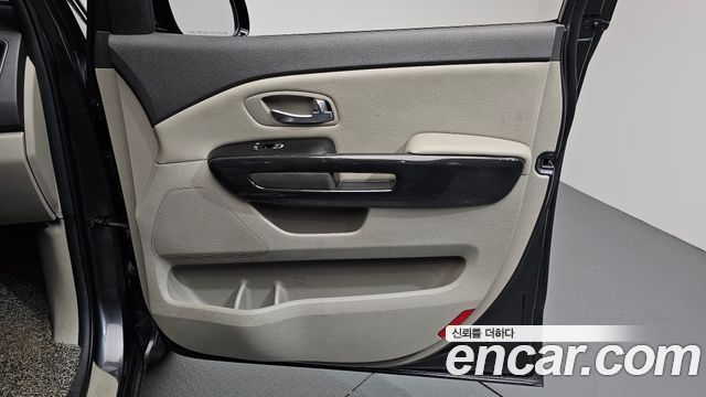 Kia Canival 2015 — photo 15