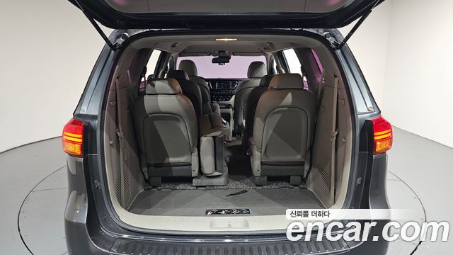 Kia Canival 2015 — photo 32