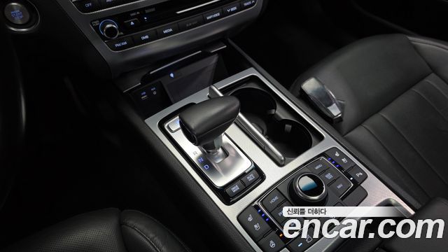 Genesis G80 2017 — photo 12