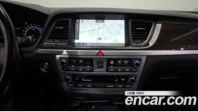 Genesis G80 2017 — photo 20