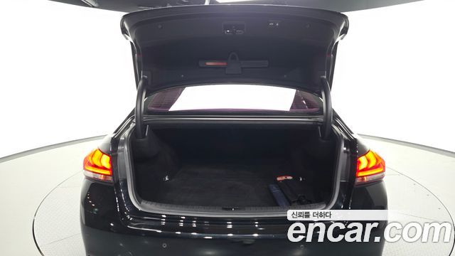 Genesis G80 2017 — photo 26