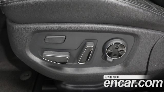Genesis G80 2017 — photo 31