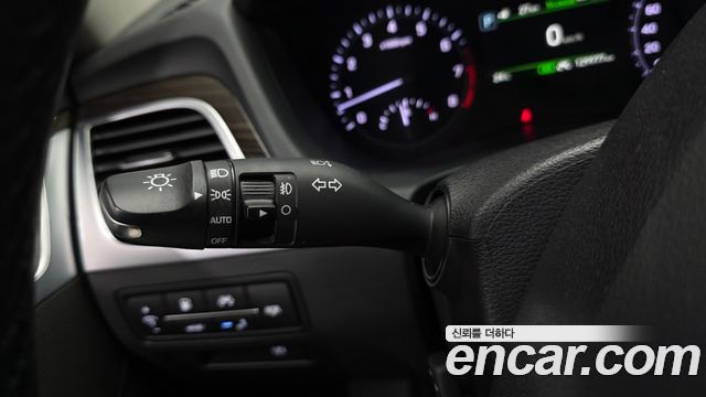 Genesis G80 2017 — photo 35