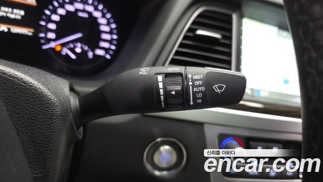 Genesis G80 2017 — photo 36