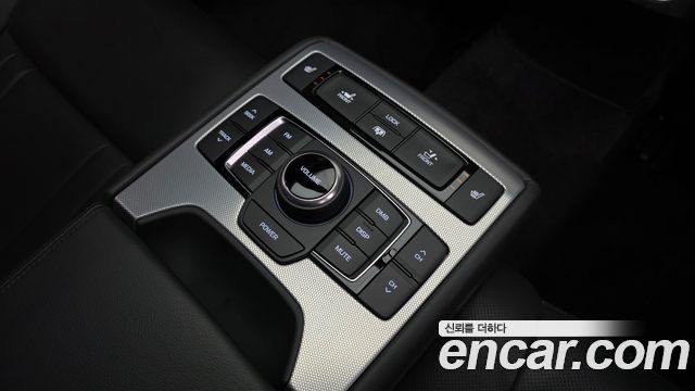 Genesis G80 2017 — photo 37