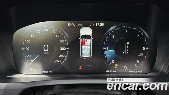 Volvo XC90 2018 — photo 8
