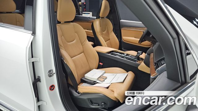 Volvo XC90 2018 — photo 10