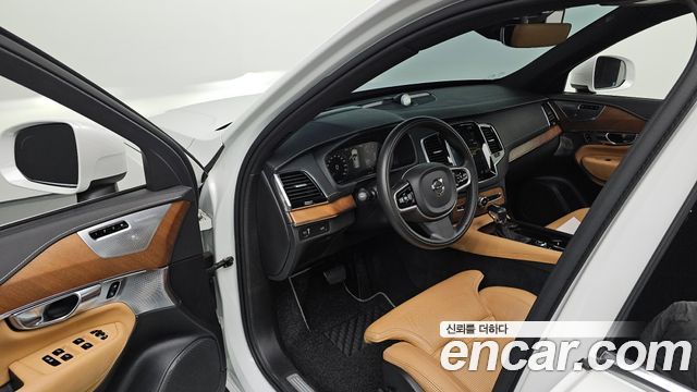 Volvo XC90 2018 — photo 11