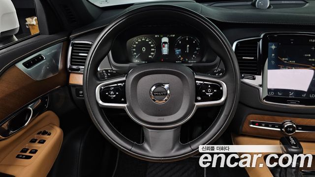 Volvo XC90 2018 — photo 13