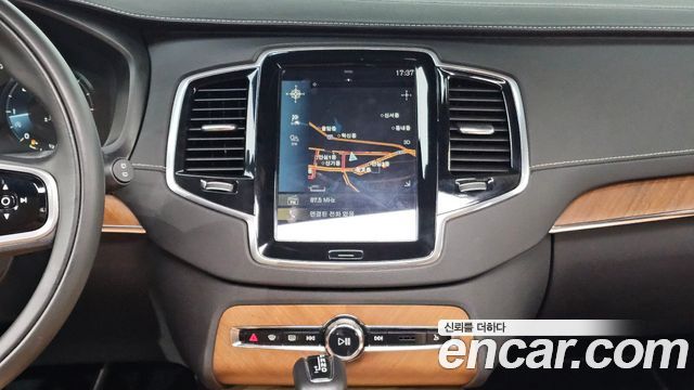 Volvo XC90 2018 — photo 16