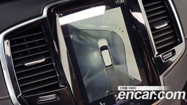 Volvo XC90 2018 — photo 17