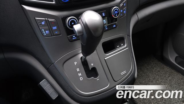 Hyundai Starex 2018 — photo 12