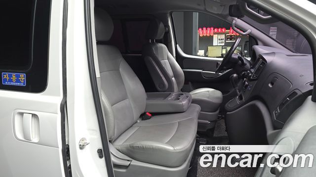 Hyundai Starex 2018 — photo 17