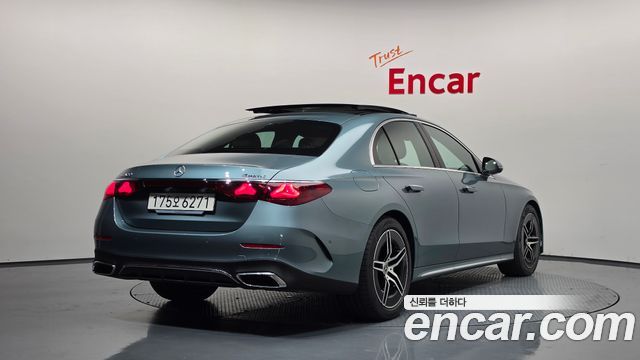 Mercedes-Benz E-Class 2025 — photo 2