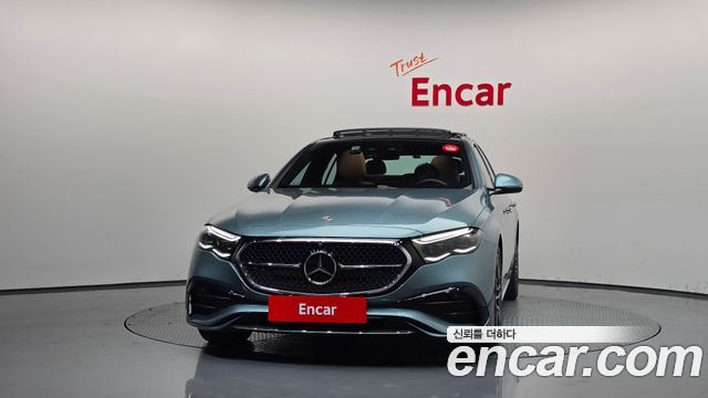 Mercedes-Benz E-Class 2025 — photo 3