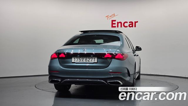 Mercedes-Benz E-Class 2025 — photo 4
