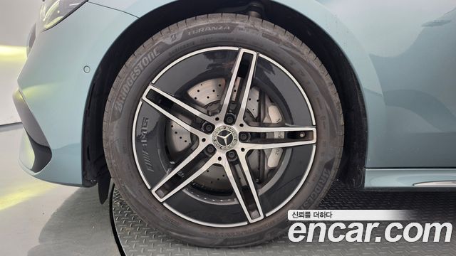 Mercedes-Benz E-Class 2025 — photo 5