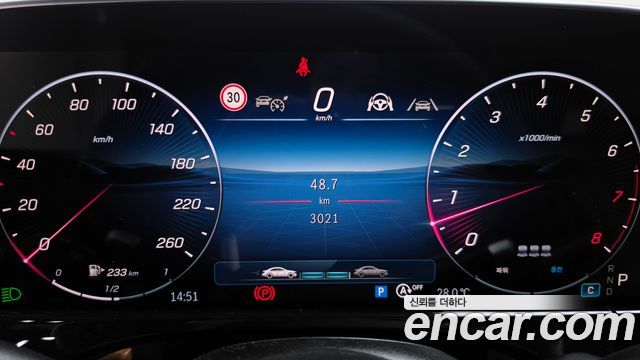 Mercedes-Benz E-Class 2025 — photo 11
