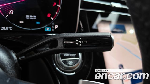Mercedes-Benz E-Class 2025 — photo 12