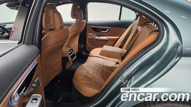 Mercedes-Benz E-Class 2025 — photo 17