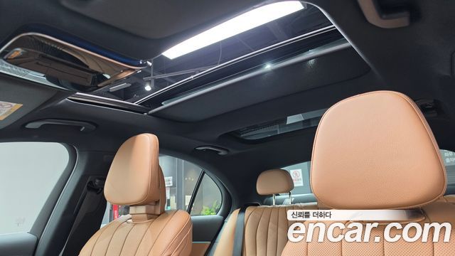Mercedes-Benz E-Class 2025 — photo 21