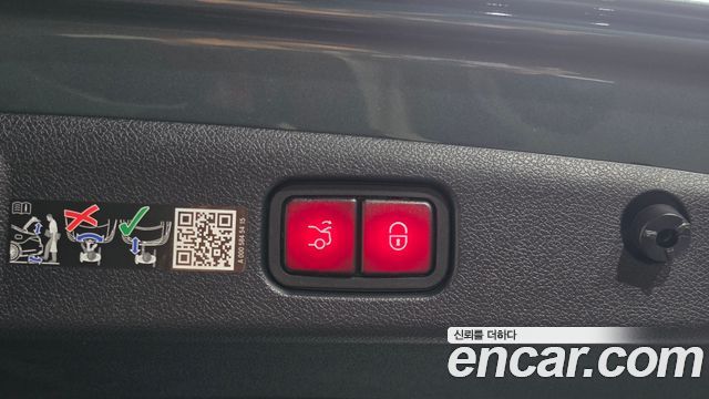 Mercedes-Benz E-Class 2025 — photo 22