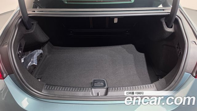 Mercedes-Benz E-Class 2025 — photo 23