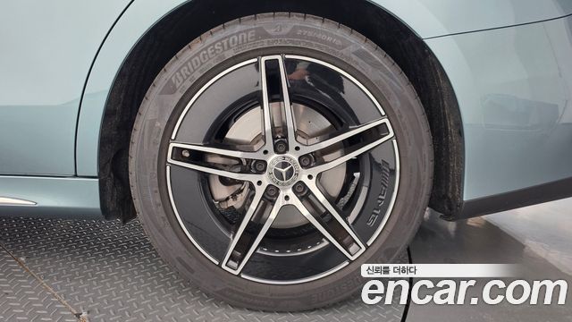 Mercedes-Benz E-Class 2025 — photo 7