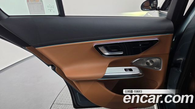 Mercedes-Benz E-Class 2025 — photo 15