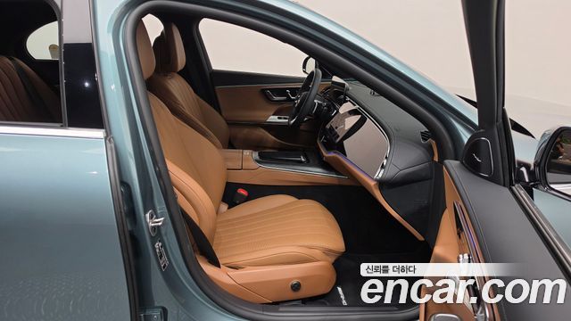 Mercedes-Benz E-Class 2025 — photo 16