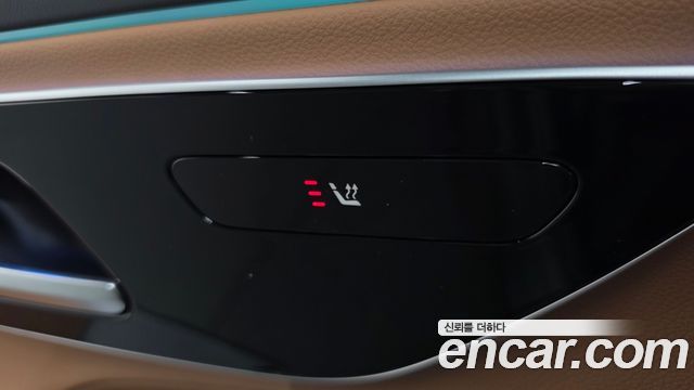 Mercedes-Benz E-Class 2025 — photo 28