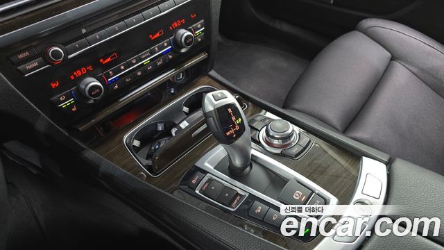 BMW 7-Series 2013 — photo 9